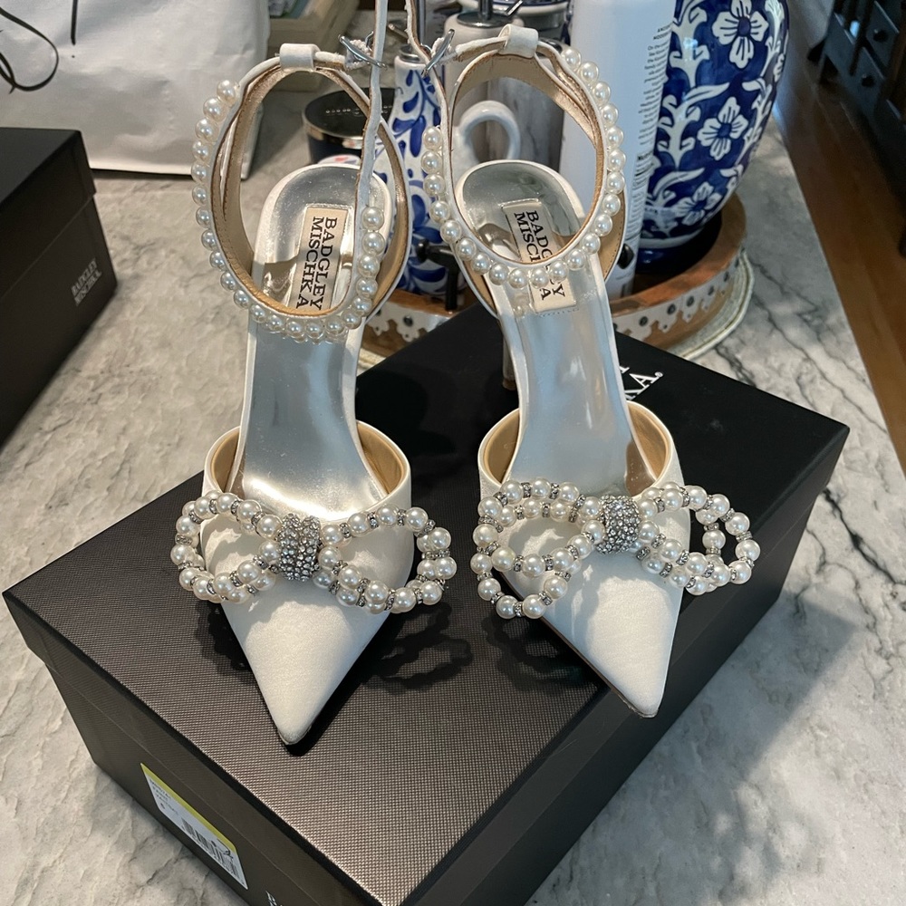 Badgley Mischka pumps